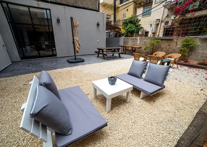 Villa Roza Boutique - New 4 Rooms With Private Rose Garden 5 Min From The Port & Flea Market