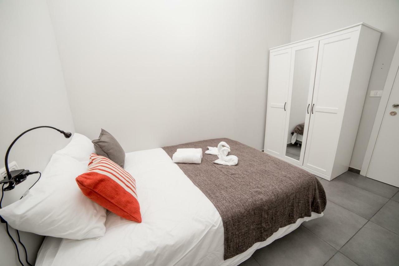 Roza Boutique - New 4 With Private Rose Garden 5 Min From The Port & Flea Market Guest house Tel Aviv
