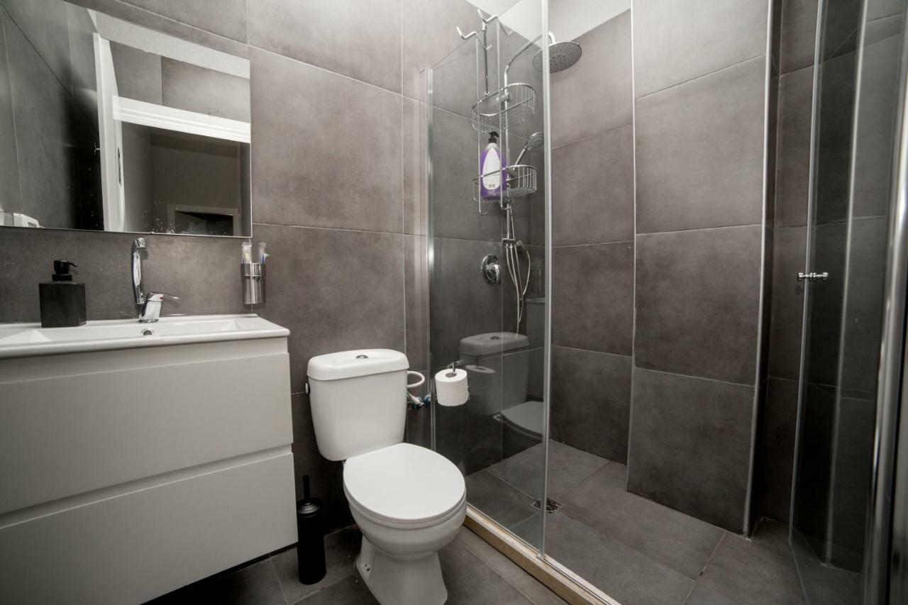 Roza Boutique - New 4 With Private Rose Garden 5 Min From The Port & Flea Market Guest house Tel Aviv