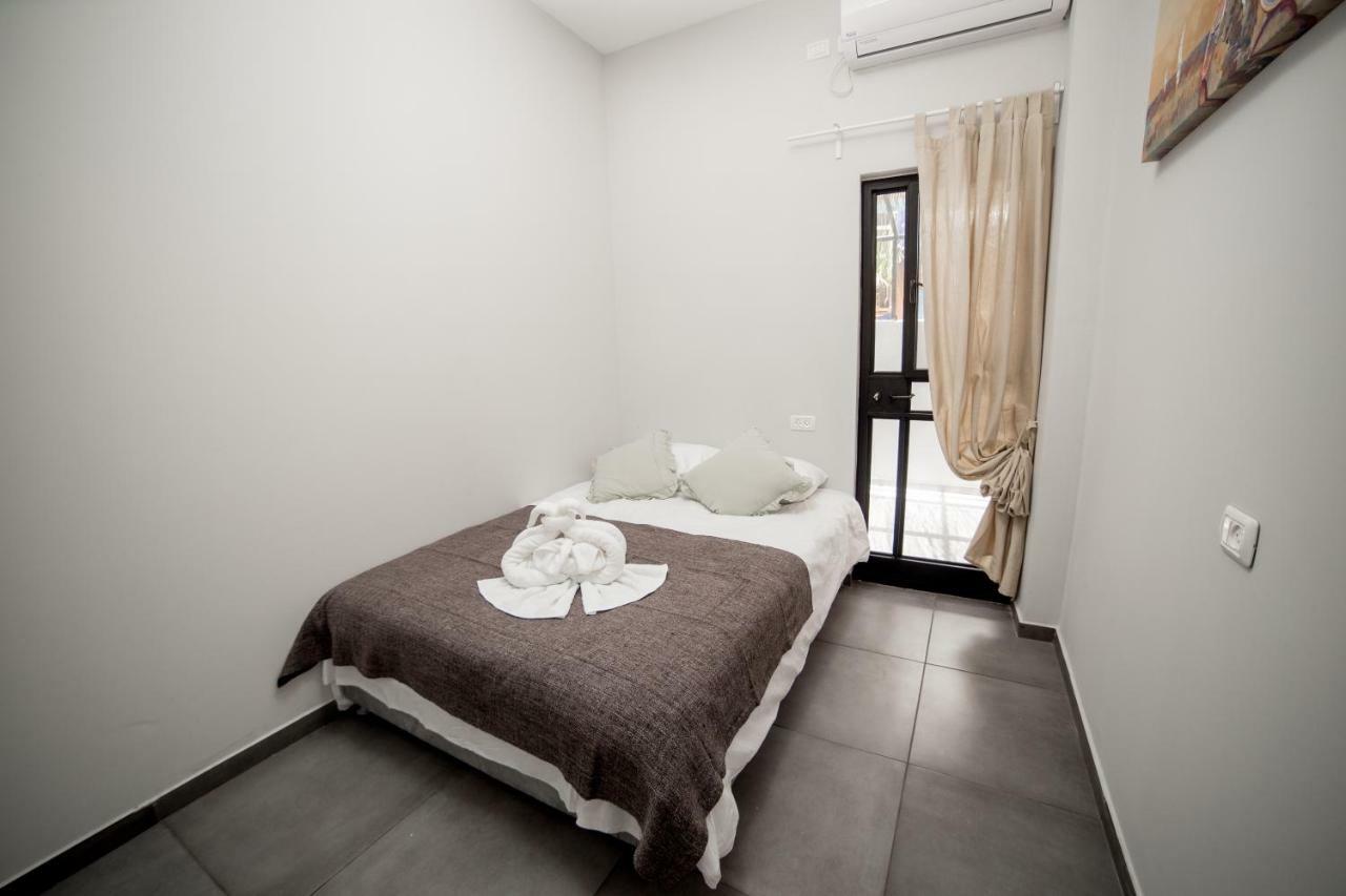 Guest house Roza Boutique - New 4 With Private Rose Garden 5 Min From The Port & Flea Market *