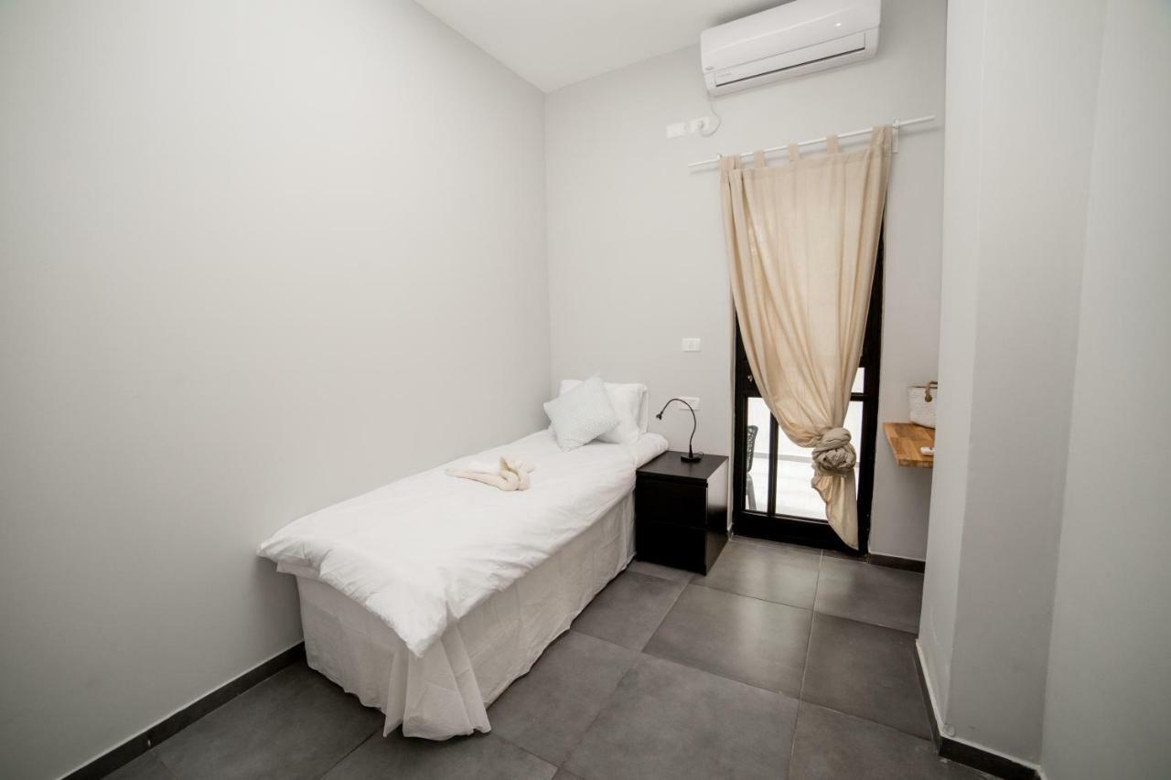 Roza Boutique - New 4 With Private Rose Garden 5 Min From The Port & Flea Market Guest house