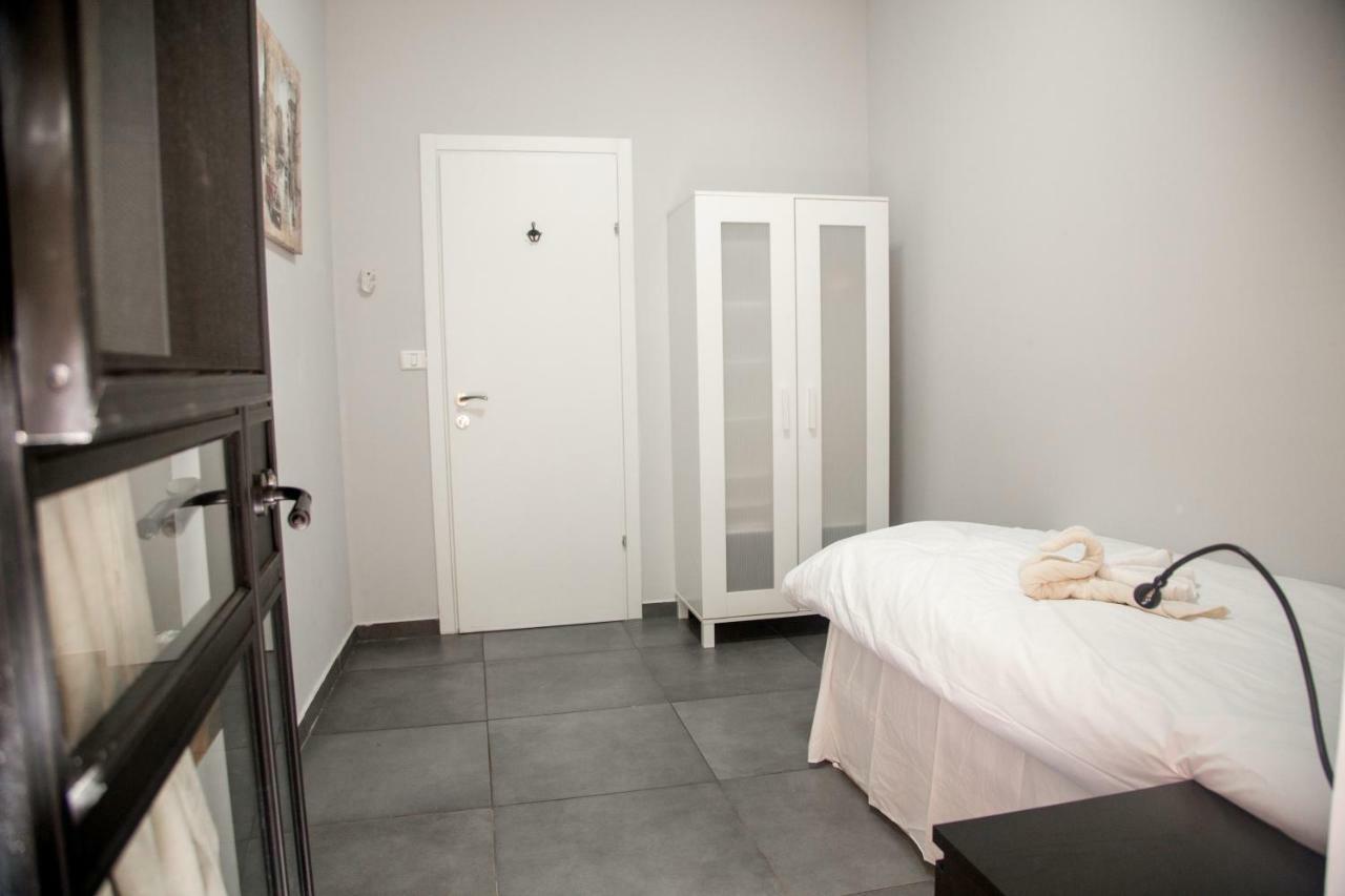 Roza Boutique - New 4 With Private Rose Garden 5 Min From The Port & Flea Market * Tel Aviv