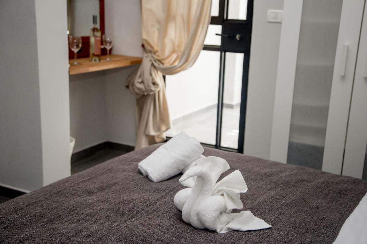 Roza Boutique - New 4 With Private Rose Garden 5 Min From The Port & Flea Market Guest house Tel Aviv