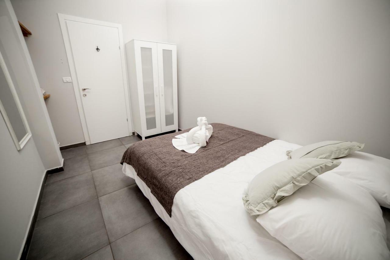 Roza Boutique - New 4 With Private Rose Garden 5 Min From The Port & Flea Market Tel Aviv