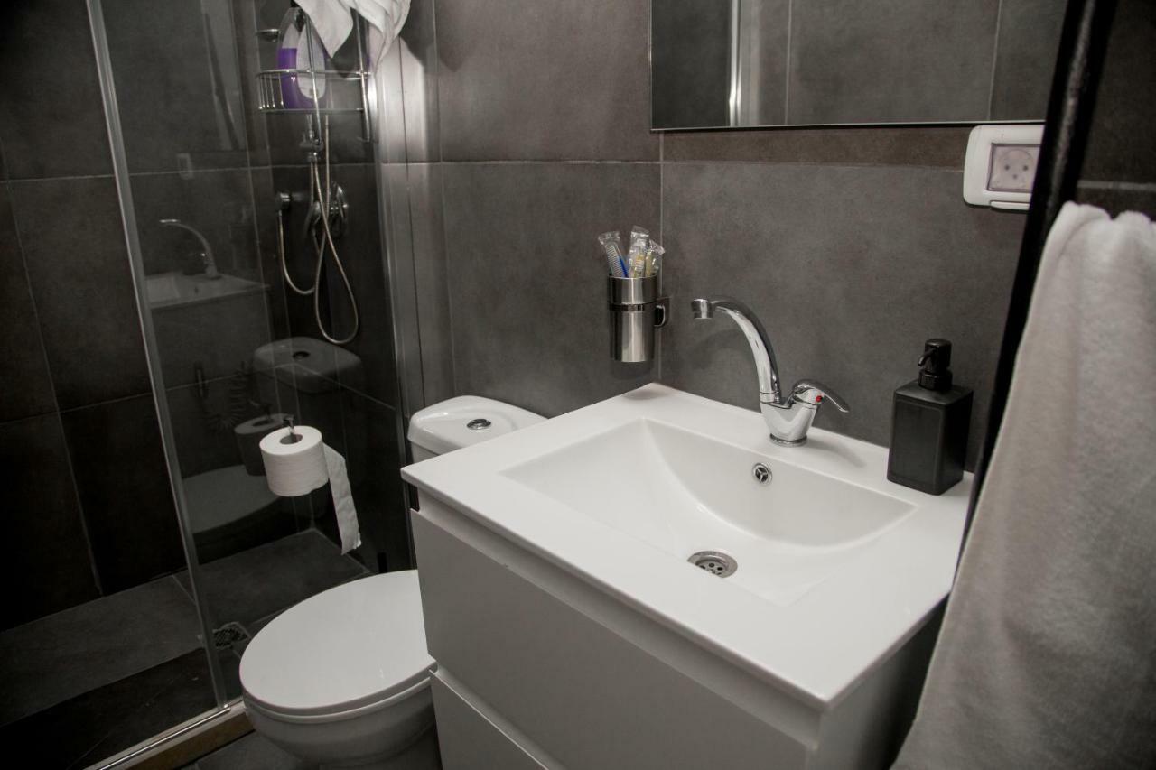 Roza Boutique - New 4 With Private Rose Garden 5 Min From The Port & Flea Market Guest house *