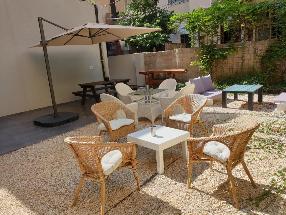 Guest house Roza Boutique - New 4 With Private Rose Garden 5 Min From The Port & Flea Market *